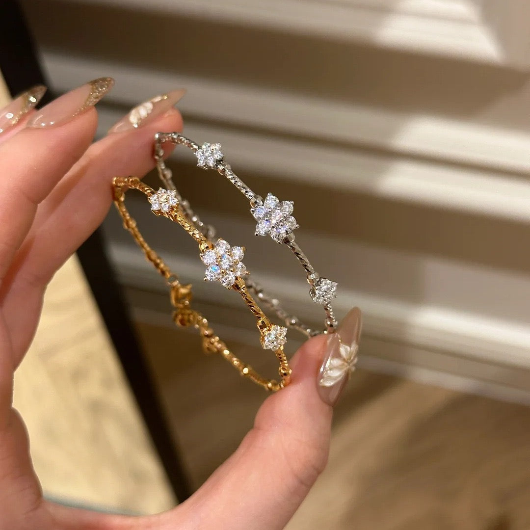 18K Gold Dimond Flower Bracelet